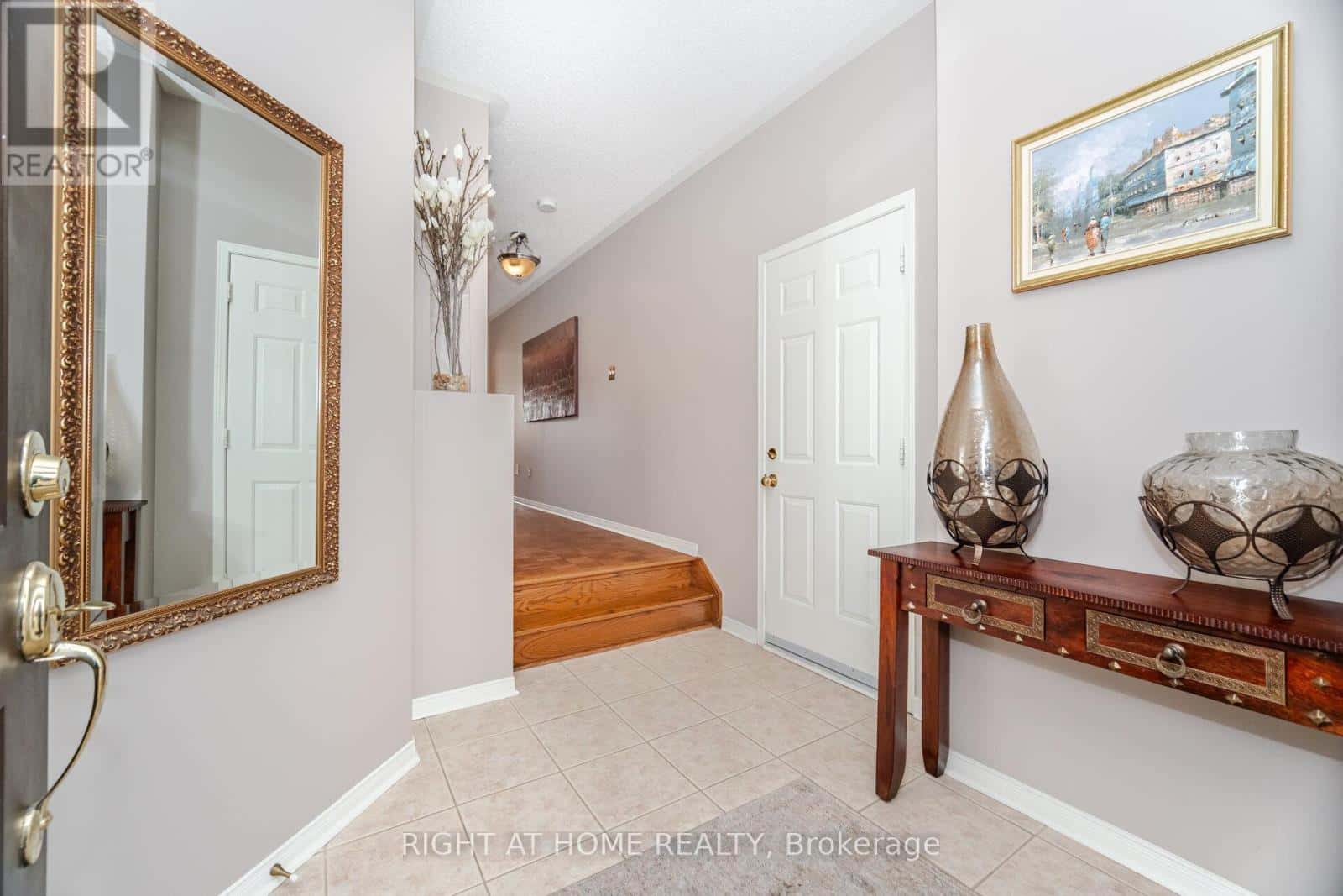 910 OAKTREE CRESCENT — Newmarket (Summerhill Estates), Ontario - Photo 2 of 19