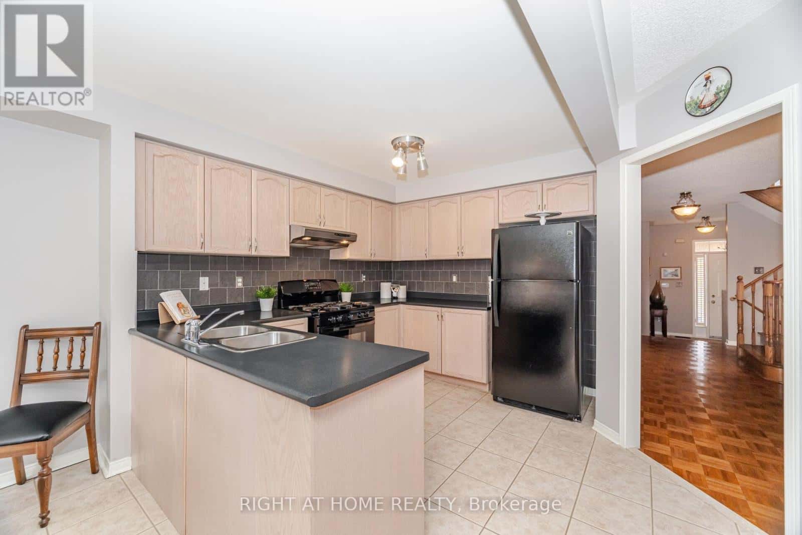 910 OAKTREE CRESCENT — Newmarket (Summerhill Estates), Ontario - Photo 4 of 19