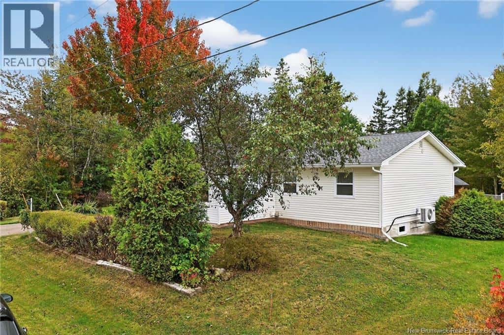 12 Briarcroft Street — Salisbury, New Brunswick - Photo 3 of 46