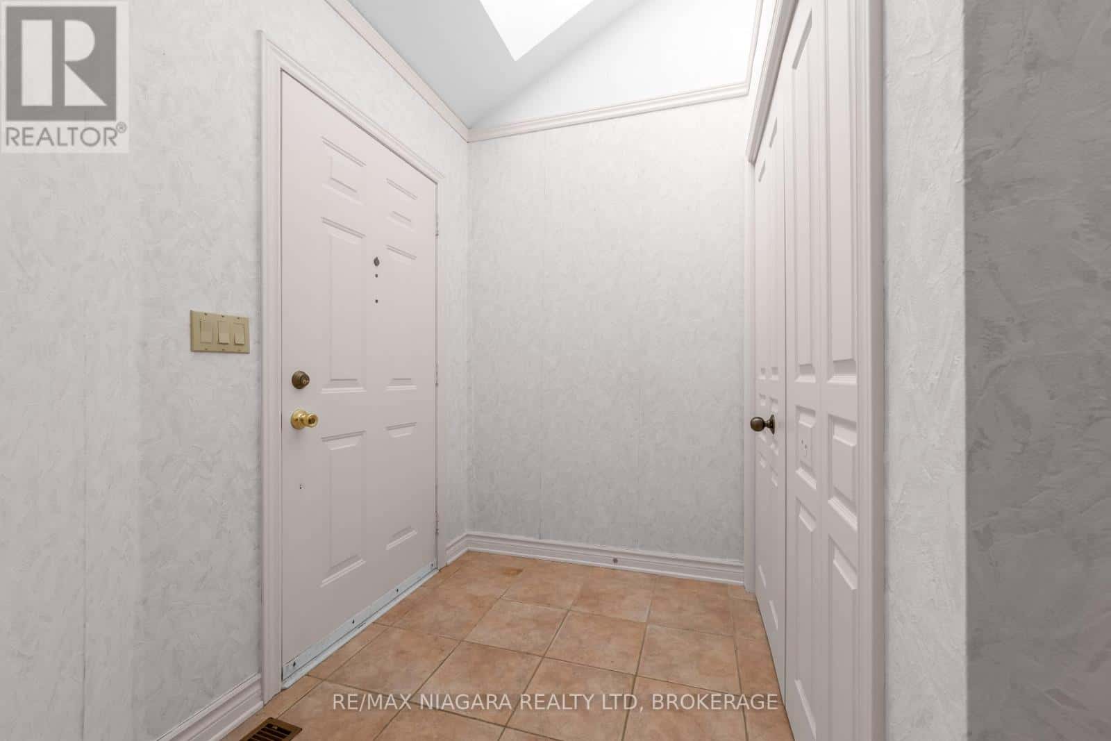 40 FRONTIER DRIVE — Niagara-on-the-Lake (Virgil), Ontario - Photo 4 of 43