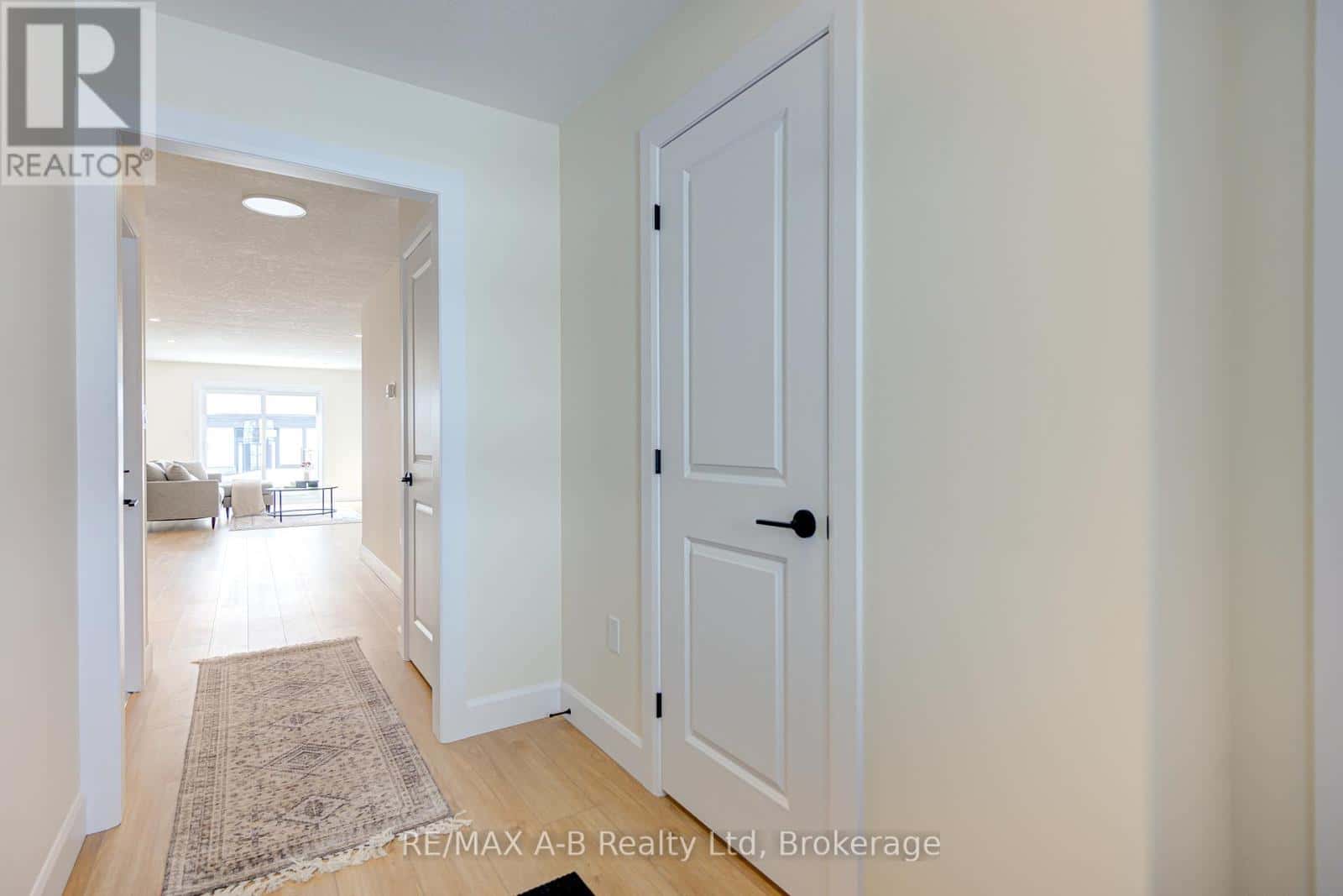 28 LINDA DRIVE — Huron East (Seaforth), Ontario - Photo 5 of 36