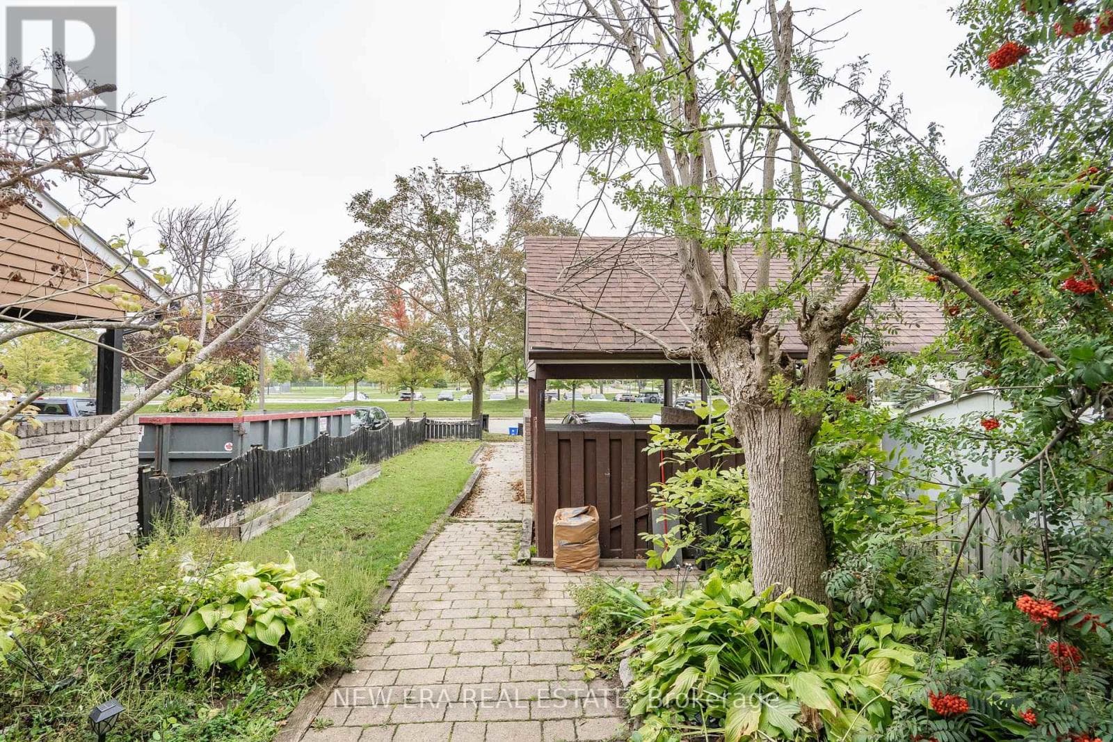 34 LAMPMAN LANE — Barrie (Letitia Heights), Ontario - Main photo