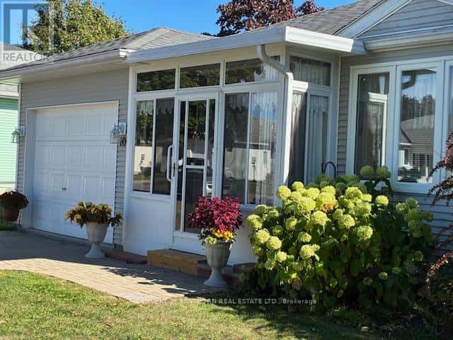 10 REYNOLDS PLACE W — Prince Edward County (Wellington Ward), Ontario - Photo 3 of 38