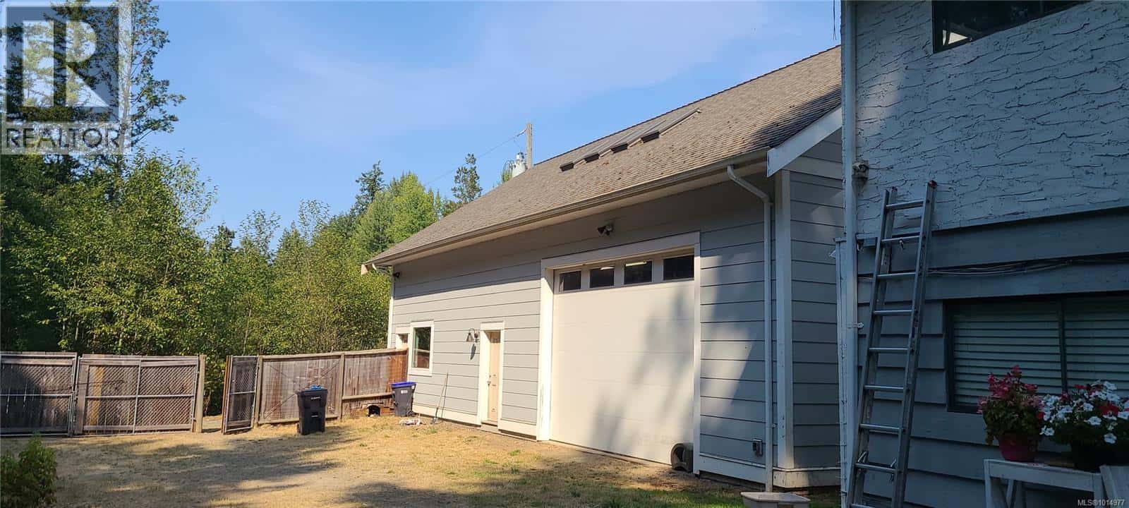 2262 Grafton Ave — Coombs, British Columbia - Photo 3 of 36