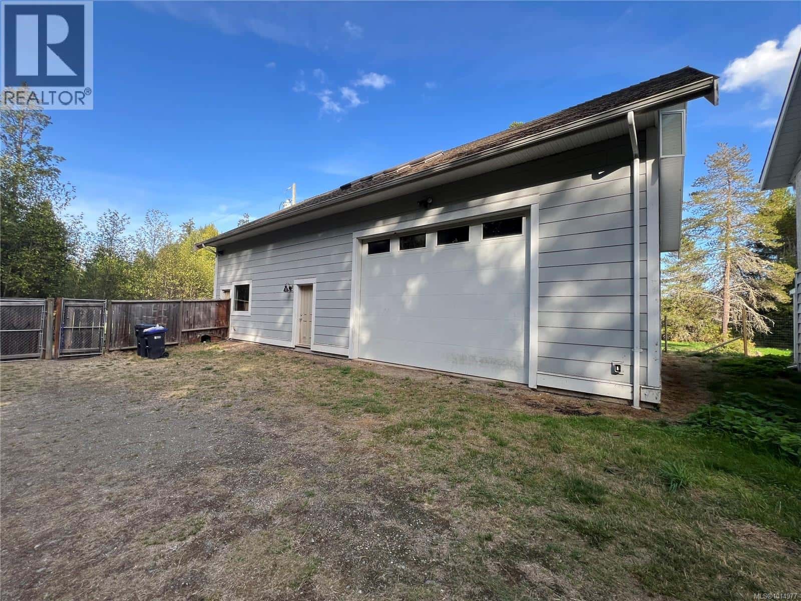 2262 Grafton Ave — Coombs, British Columbia - Photo 4 of 36