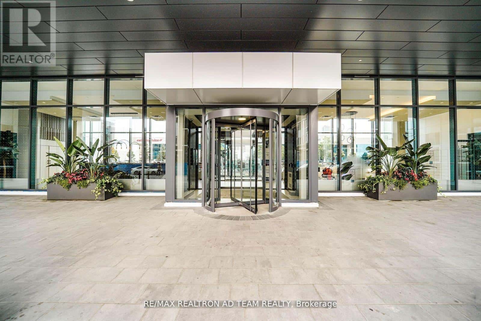 Vaughan (Vaughan Corporate Centre), Ontario — Vaughan (Vaughan Corporate Centre), Ontario - Photo 4 of 26