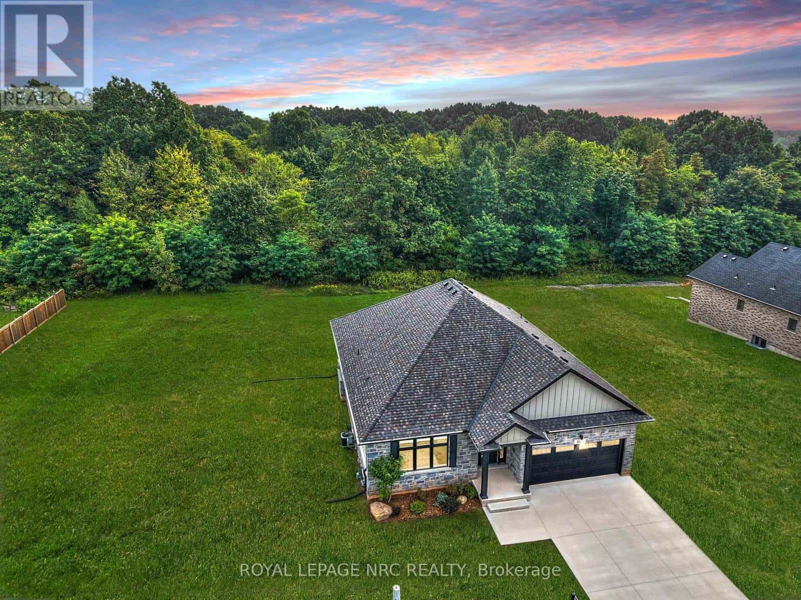 Pelham (Fenwick), Ontario — Pelham (Fenwick), Ontario - Photo 2 of 67