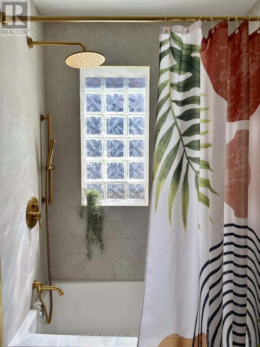 Toronto (South Riverdale), Ontario — Toronto (South Riverdale), Ontario - Photo 4 of 8