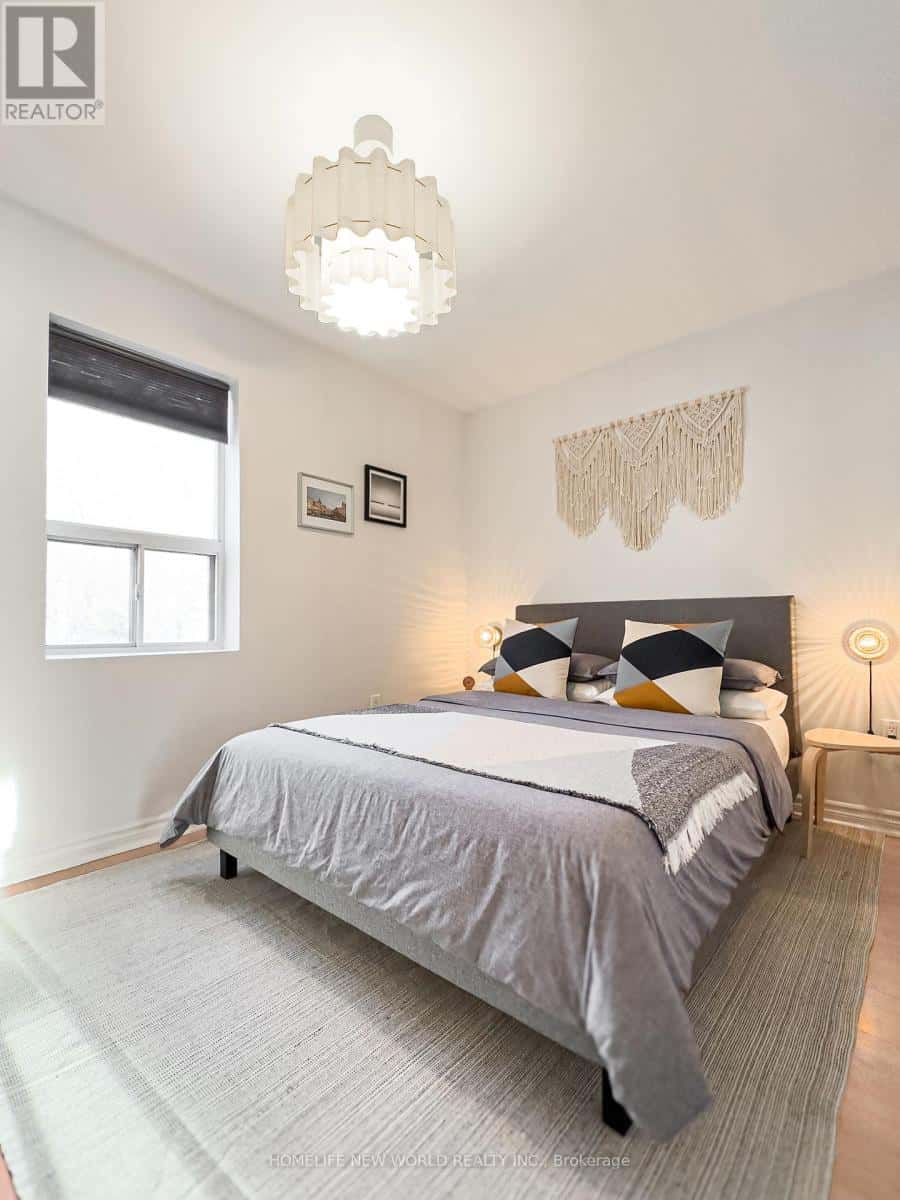 Toronto (South Riverdale), Ontario — Toronto (South Riverdale), Ontario - Photo 5 of 8