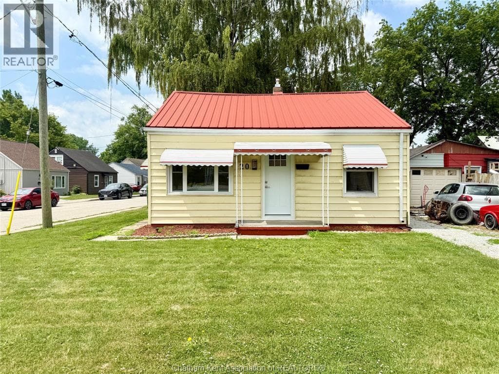 20 MCNAUGHTON AVENUE — Wallaceburg, Ontario - Main photo