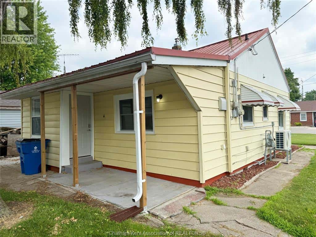 20 MCNAUGHTON AVENUE — Wallaceburg, Ontario - Photo 5 of 18