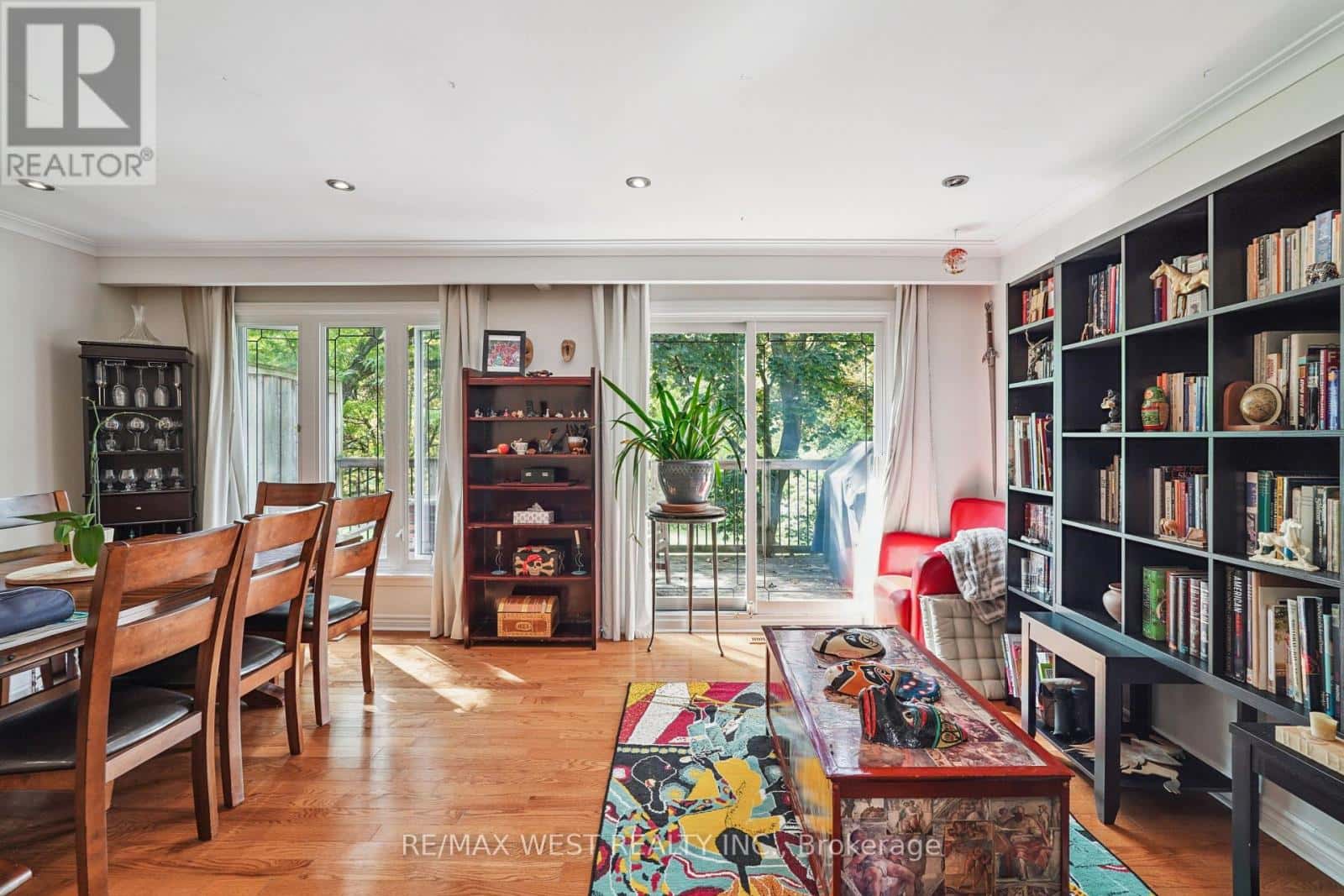 2 - 52 OLD BURNHAMTHORPE ROAD — Toronto (Eringate-Centennial-West Deane), Ontario - Photo 3 of 10