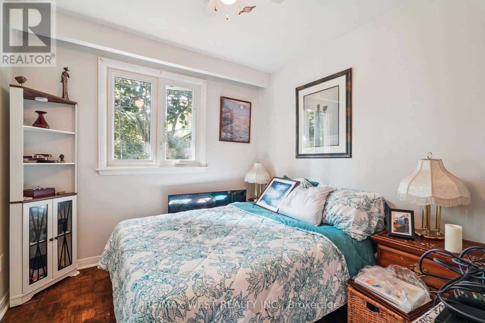 2 - 52 OLD BURNHAMTHORPE ROAD — Toronto (Eringate-Centennial-West Deane), Ontario - Photo 5 of 10