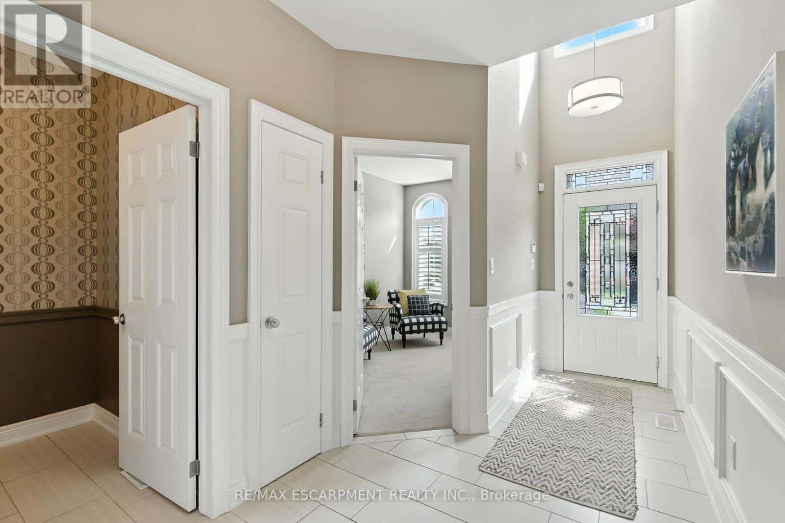 Hamilton (Meadowlands), Ontario — Hamilton (Meadowlands), Ontario - Photo 5 of 40