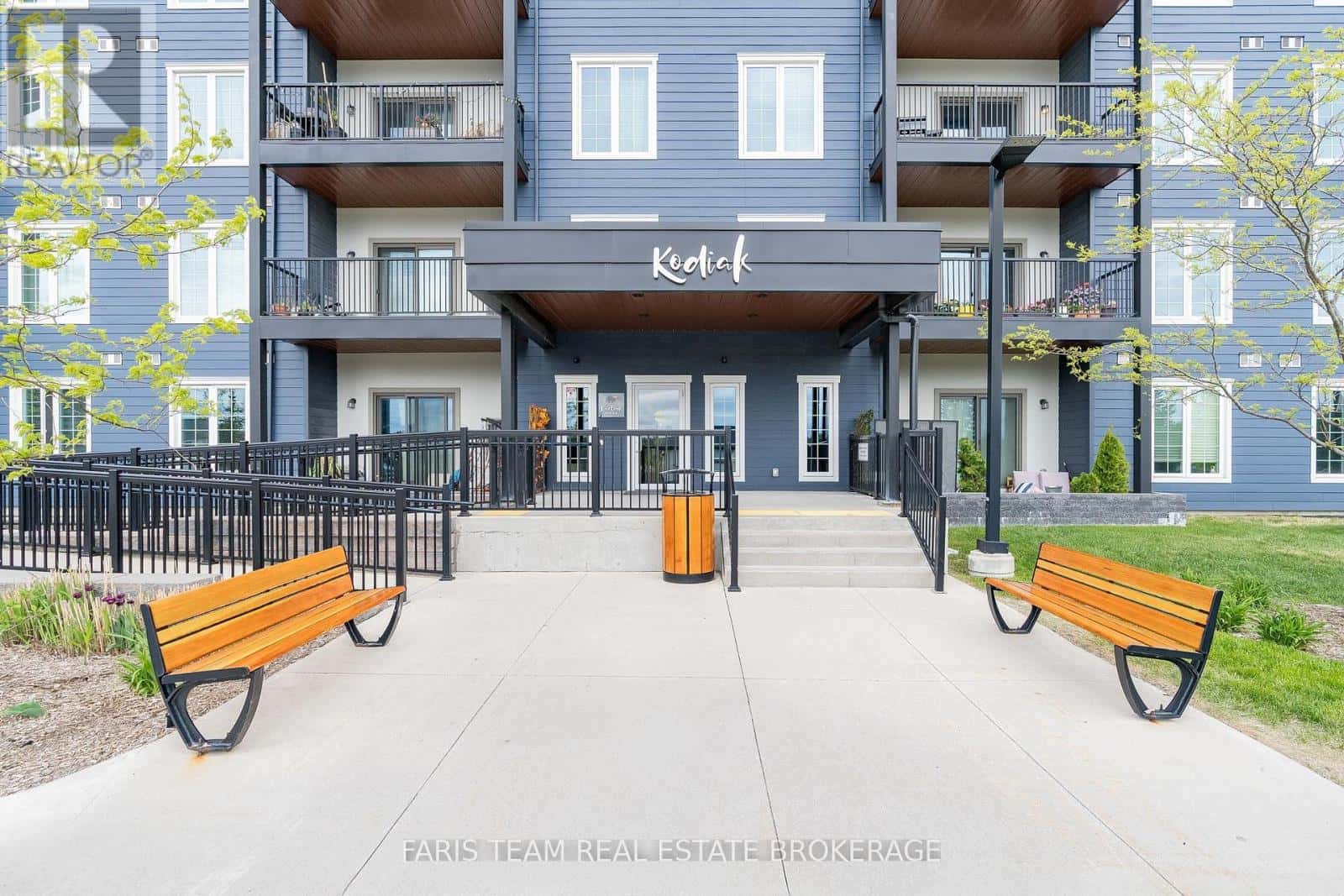 Barrie, Ontario — Barrie, Ontario - Photo 4 of 40