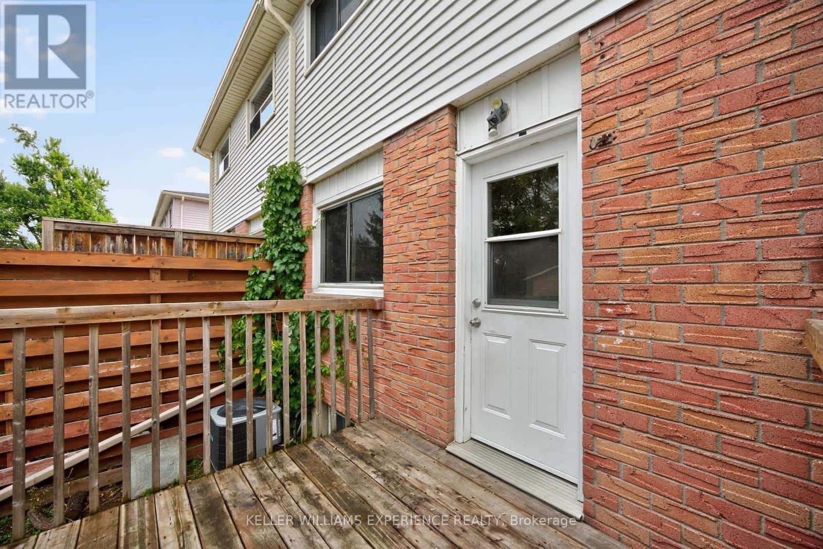 79 CARLTON ROAD — Barrie (Cundles East), Ontario - Photo 5 of 42