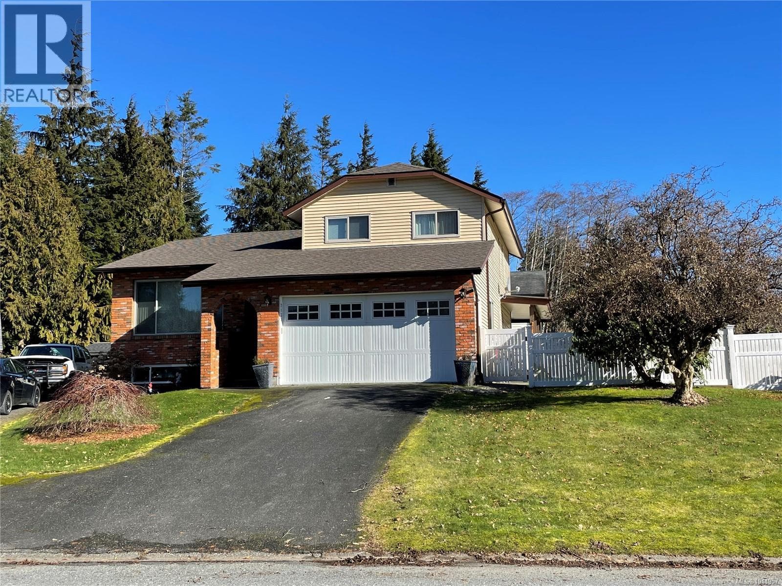 7130 Highland Dr — Port Hardy, British Columbia - Main photo