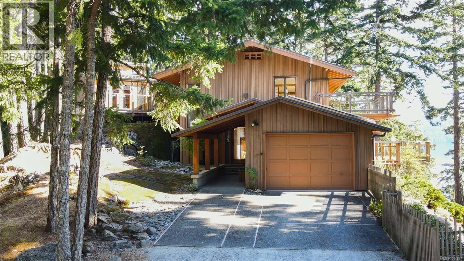 124 Margaret Ave — Salt Spring, British Columbia - Photo 2 of 65