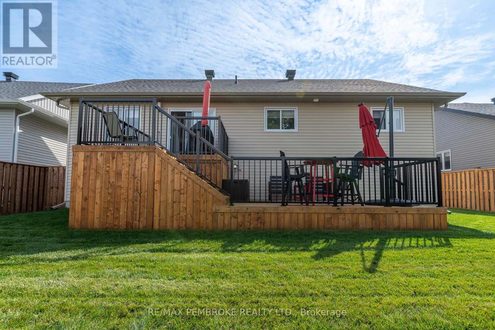 36 ZACHARY STREET — Petawawa, Ontario - Photo 4 of 50