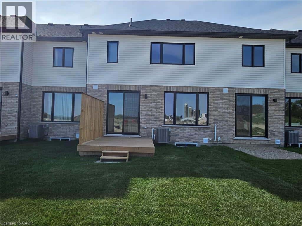 36 ANNE Street W — Harriston, Ontario - Photo 4 of 15