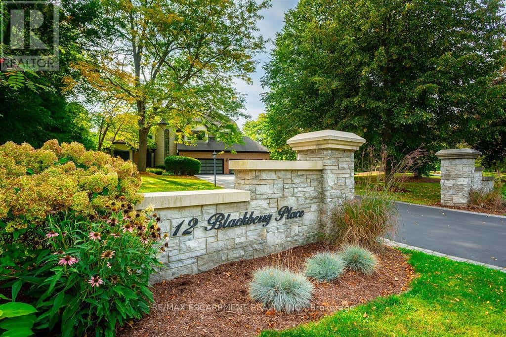 12 BLACKBERRY PLACE — Hamilton (Carlisle), Ontario - Photo 2 of 46