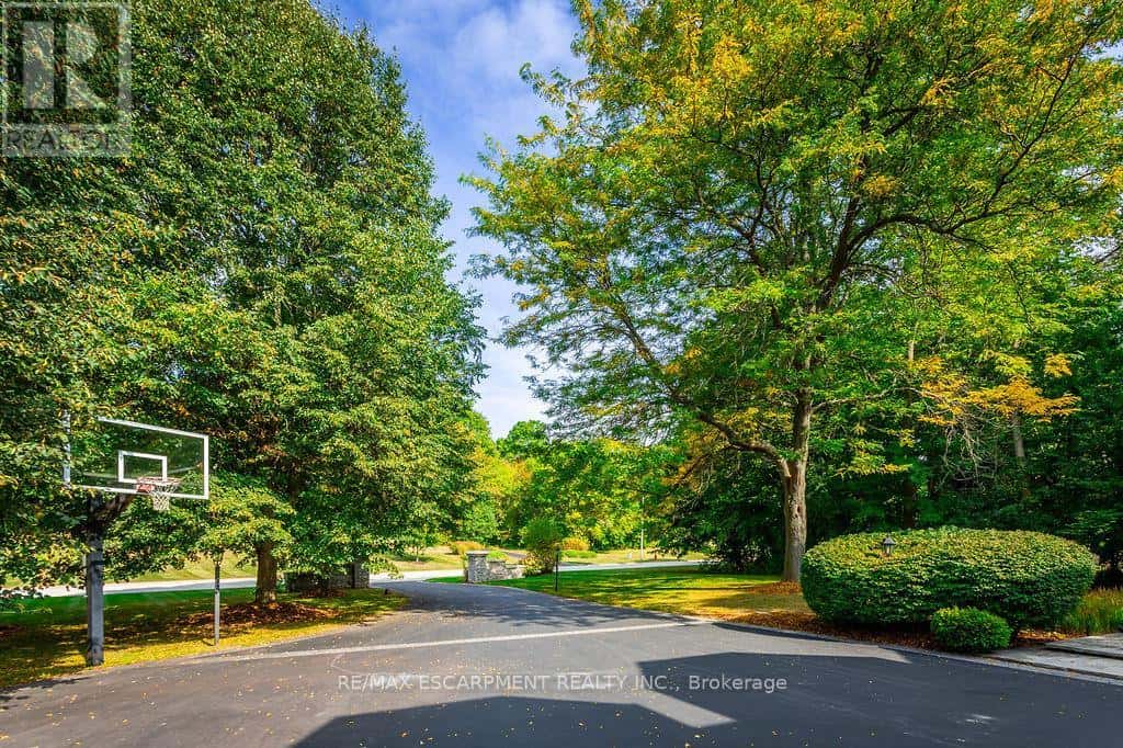 12 BLACKBERRY PLACE — Hamilton (Carlisle), Ontario - Photo 4 of 46