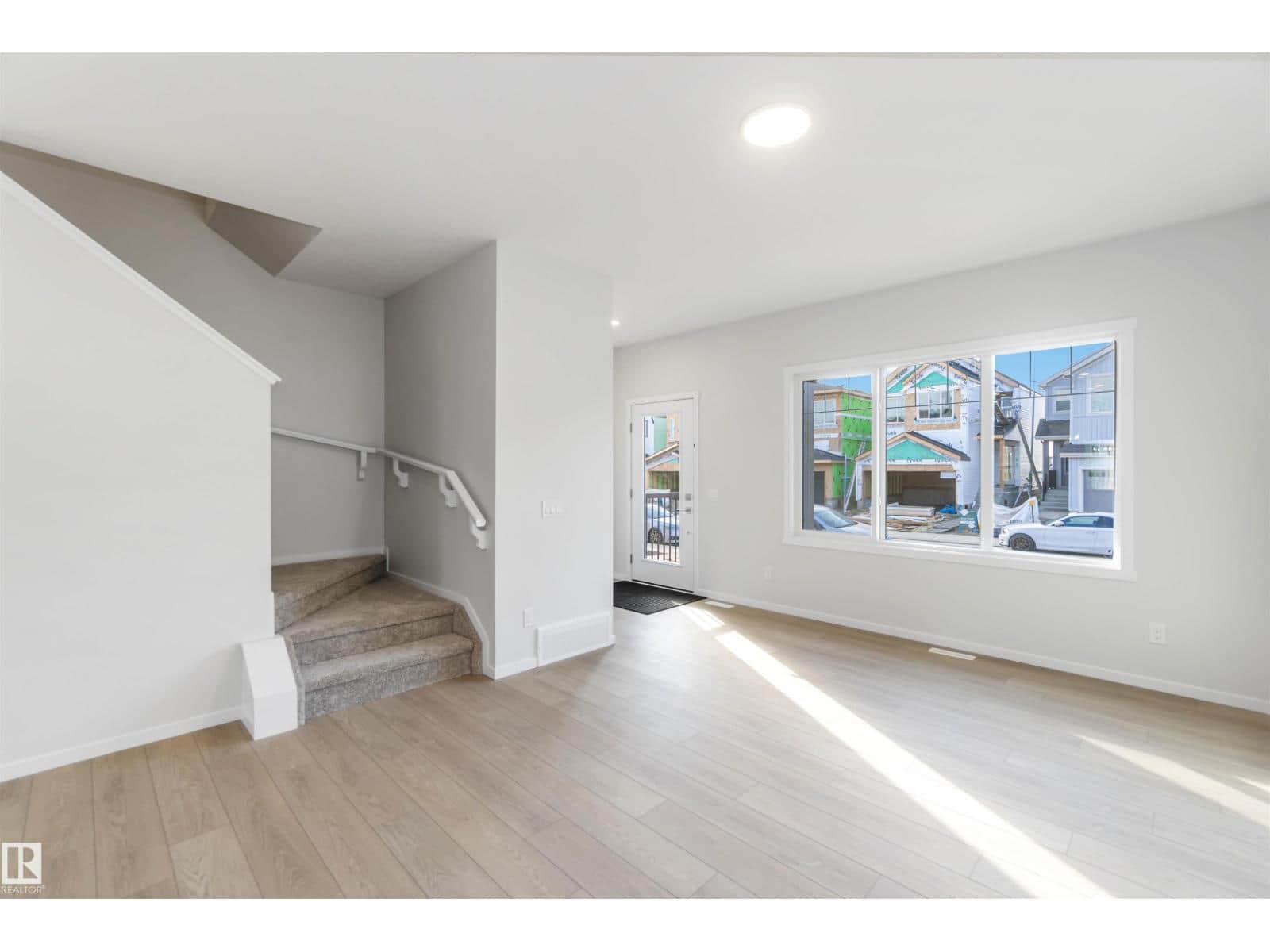 18940 28 AV NW NW - Photo 3 of 22, Edmonton, Alberta