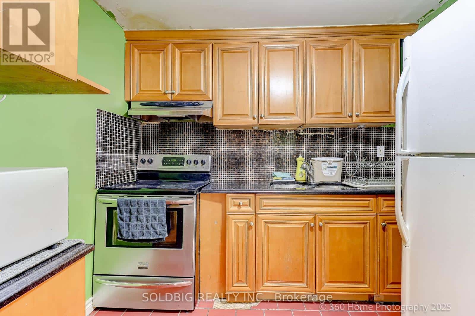 610 VAUGHAN ROAD — Toronto (Oakwood Village), Ontario - Photo 2 of 28