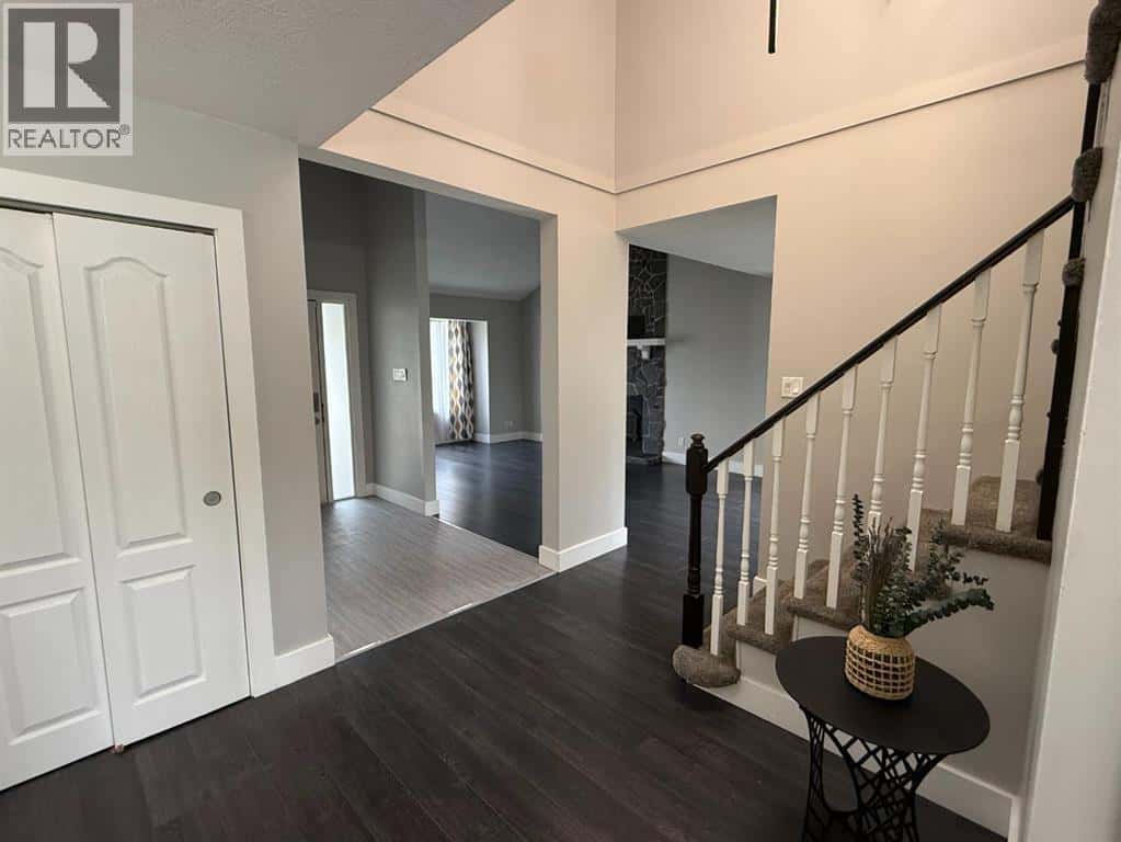 62 Wedow Drive — Whitecourt, Alberta - Photo 4 of 38