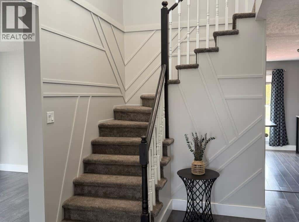 62 Wedow Drive — Whitecourt, Alberta - Photo 3 of 38