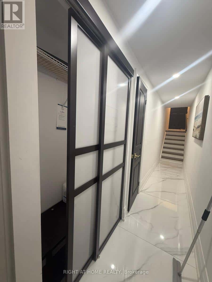 133 - 287 MILESTONE CRESCENT — Aurora (Aurora Village), Ontario - Photo 2 of 16