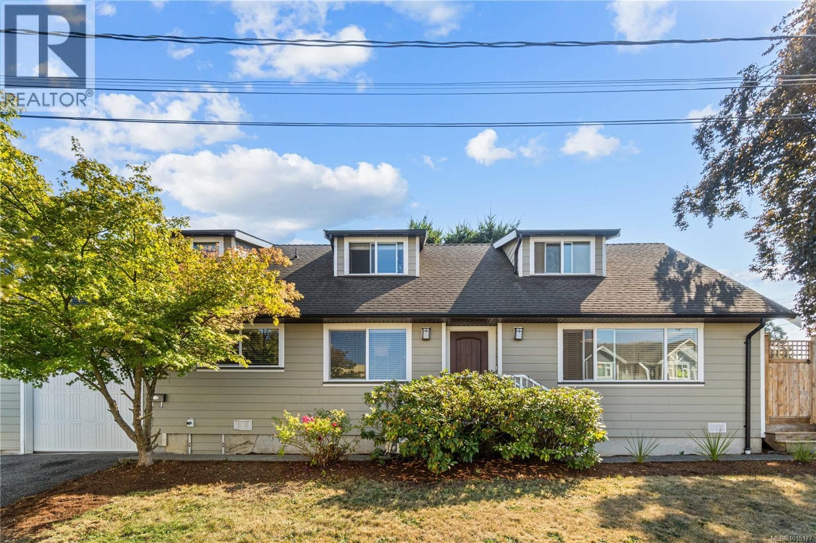 222 Morison Ave — Parksville, British Columbia - Main photo