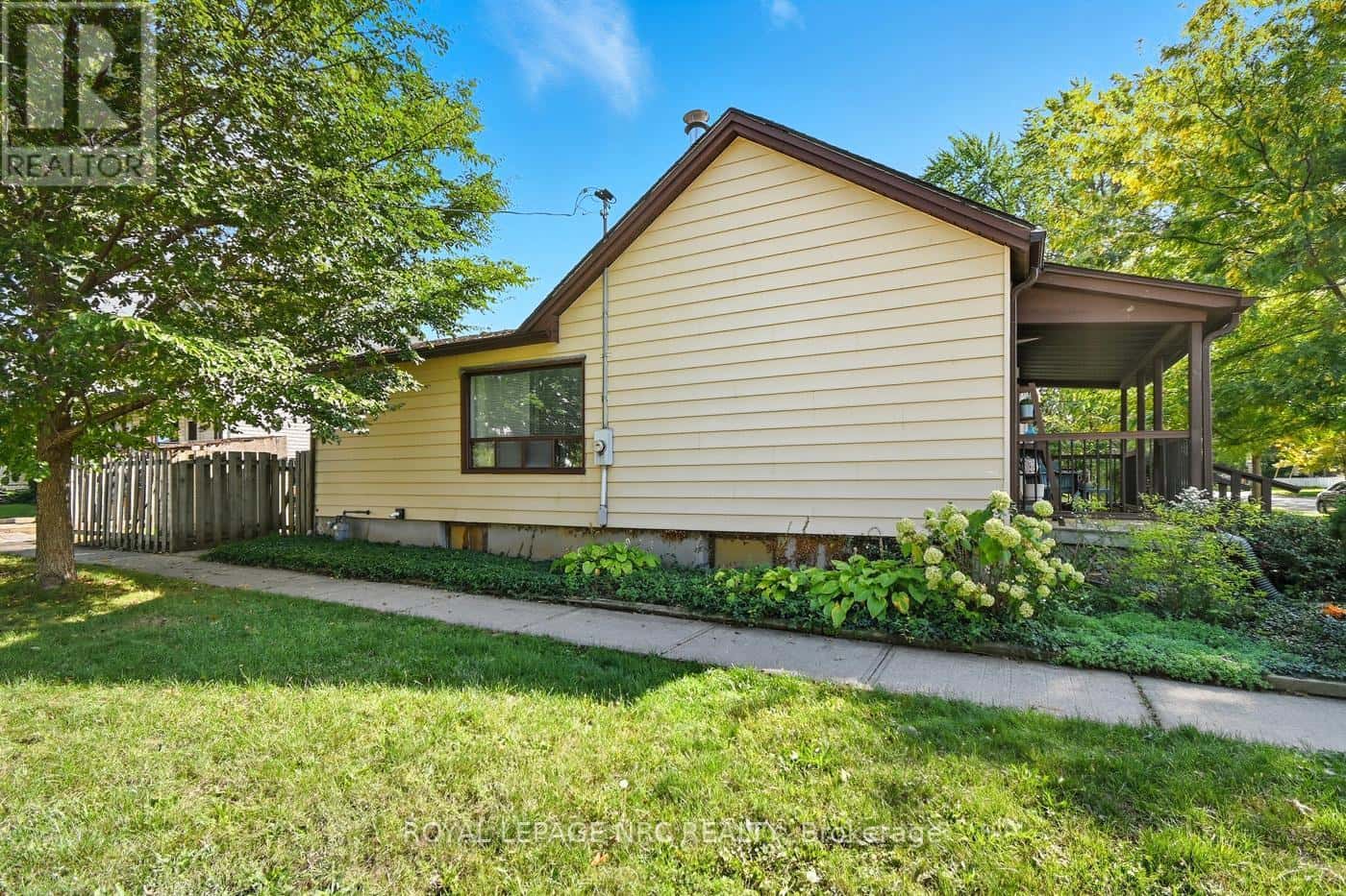 52 WILEY STREET — St. Catharines (Downtown), Ontario - Photo 4 of 24