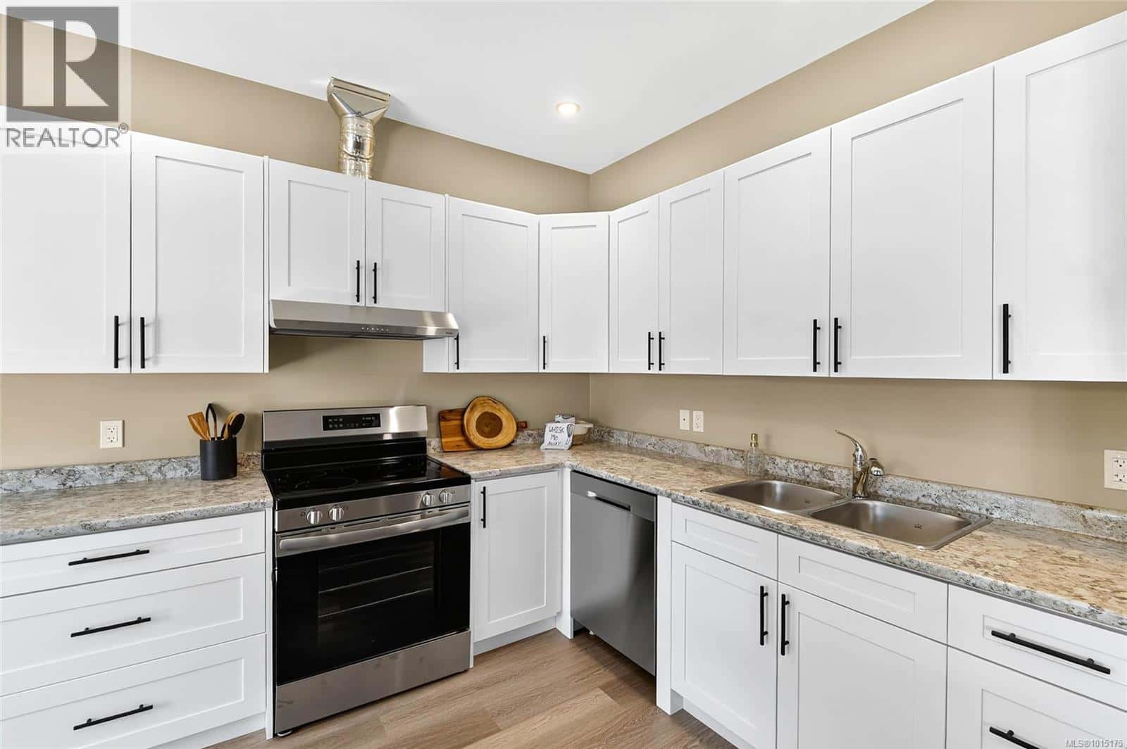 101 5535 Woodland Cres E — Port Alberni, British Columbia - Photo 5 of 23