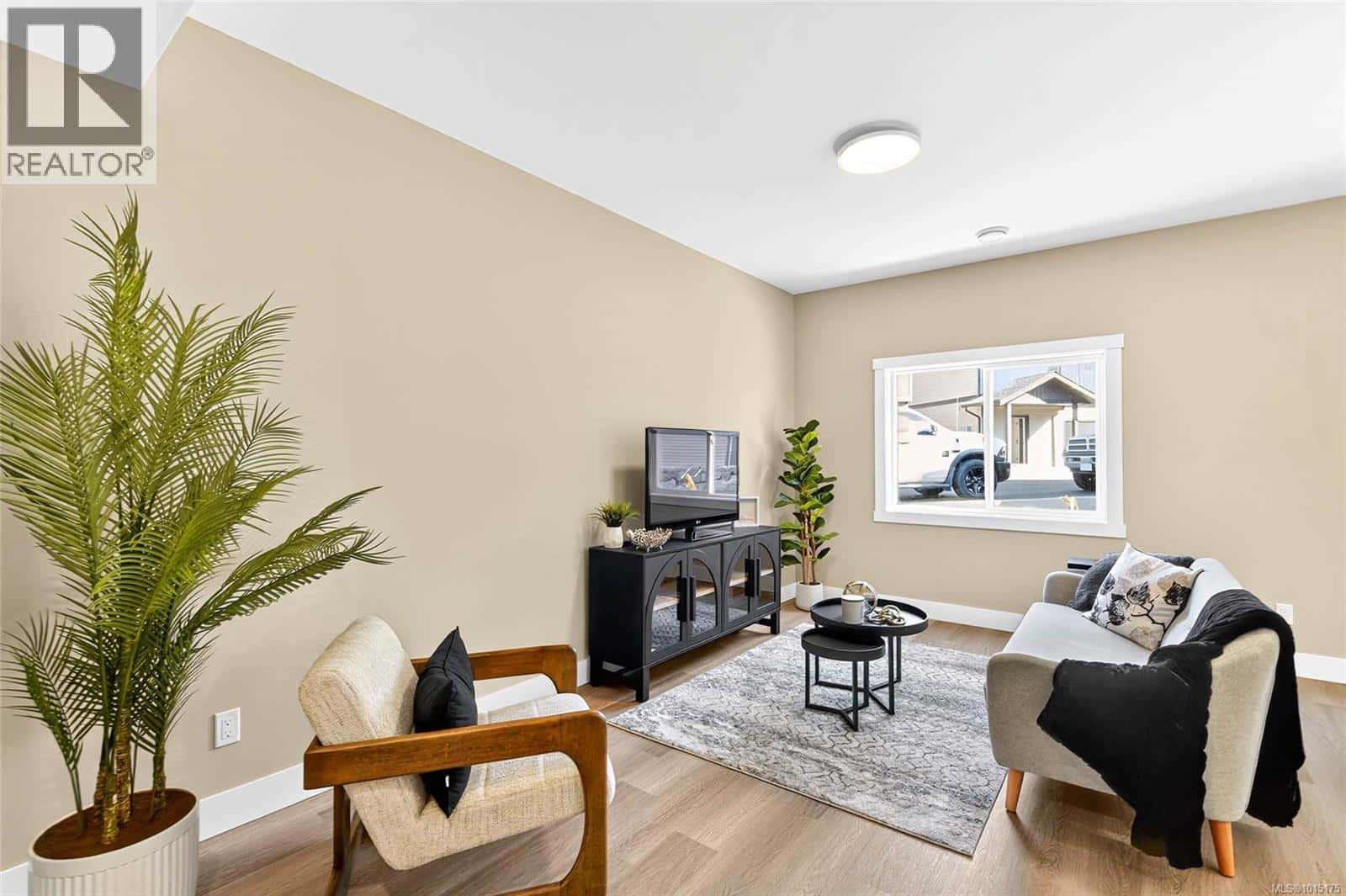 101 5535 Woodland Cres E — Port Alberni, British Columbia - Photo 2 of 23