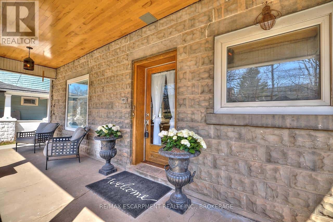 4915 KING STREET — Lincoln (Beamsville), Ontario - Photo 4 of 28