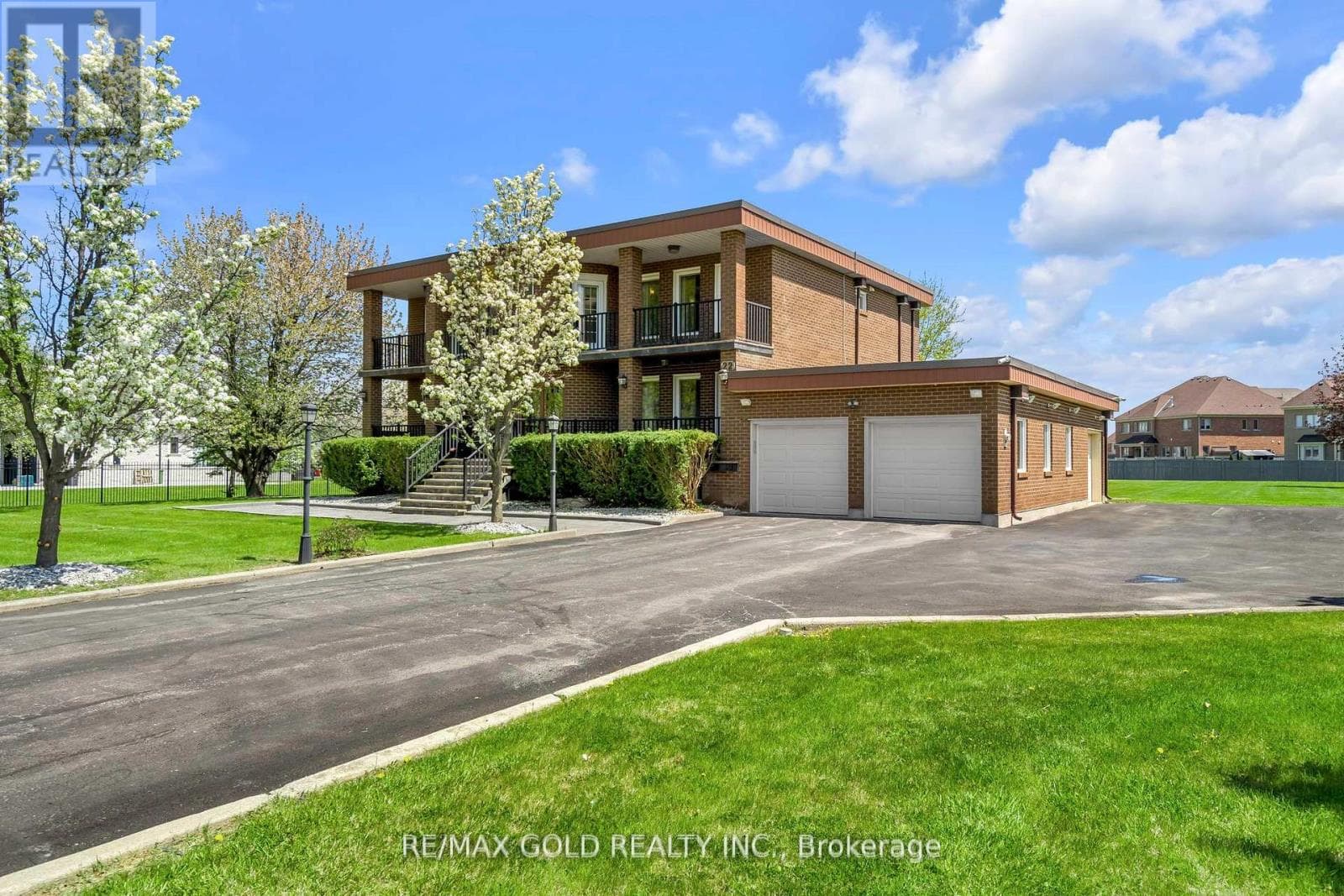 22 TORTOISE COURT — Brampton (Vales of Castlemore), Ontario - Main photo