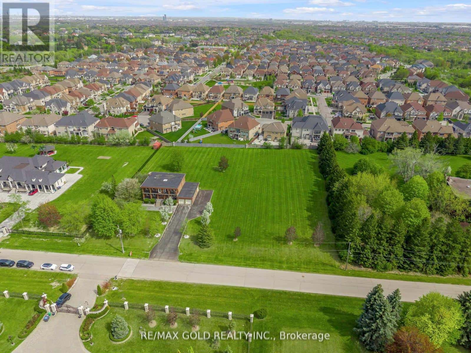 22 TORTOISE COURT — Brampton (Vales of Castlemore), Ontario - Photo 4 of 50