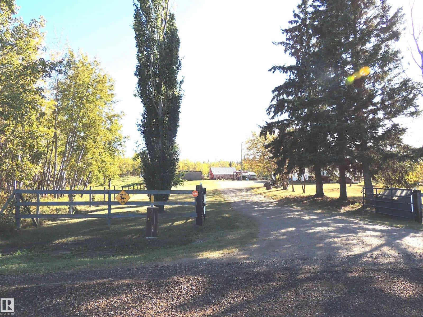 23005 TWP ROAD 572 — Rural Sturgeon County, Alberta - Photo 4 of 147