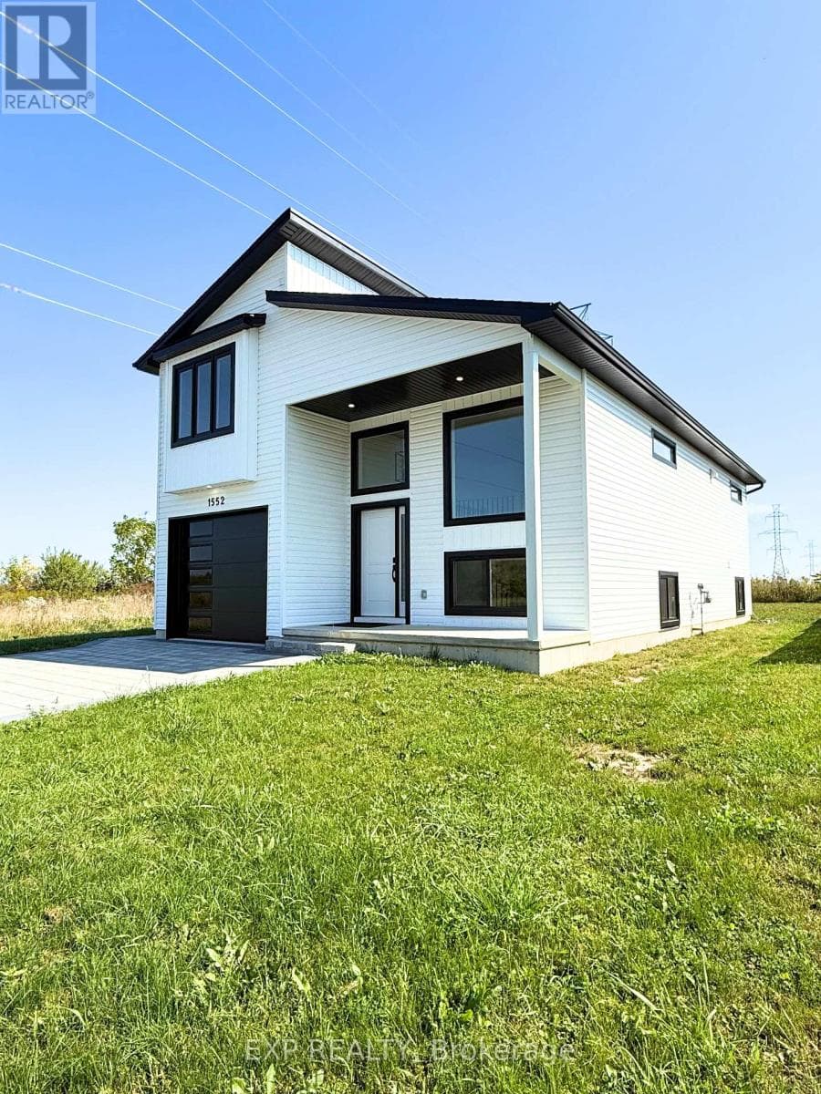 1552 MELWOOD DRIVE — St. Clair, Ontario - Main photo