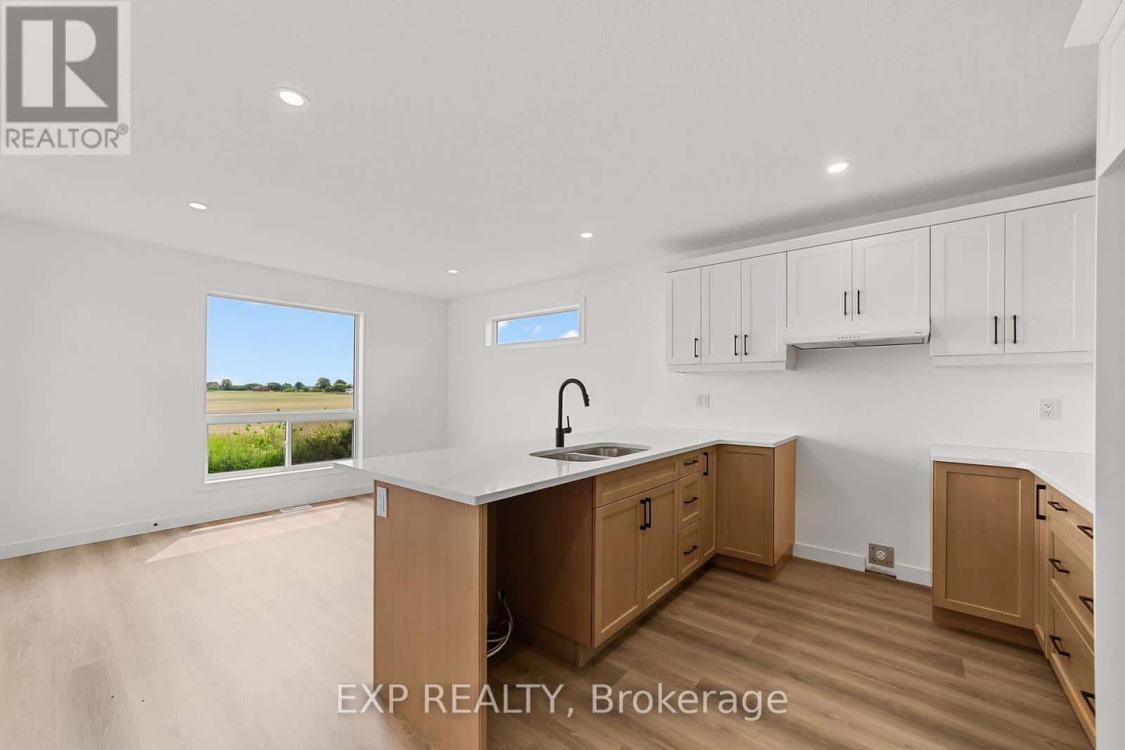 1552 MELWOOD DRIVE — St. Clair, Ontario - Photo 3 of 50