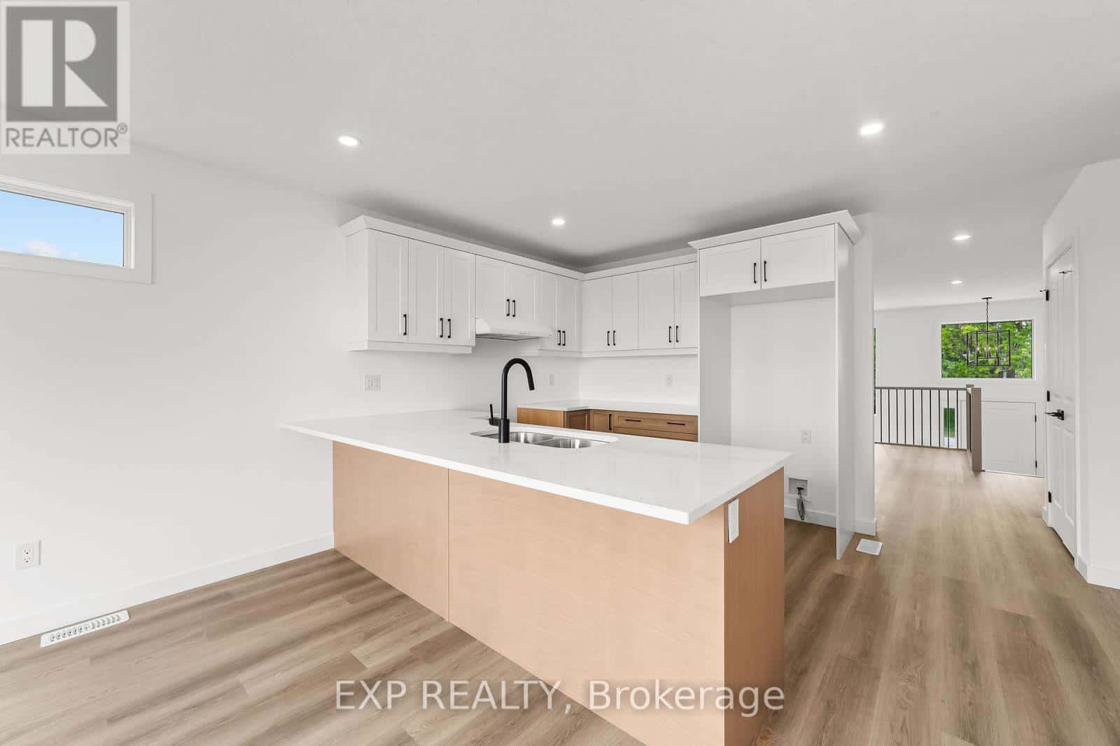 1552 MELWOOD DRIVE — St. Clair, Ontario - Photo 4 of 50