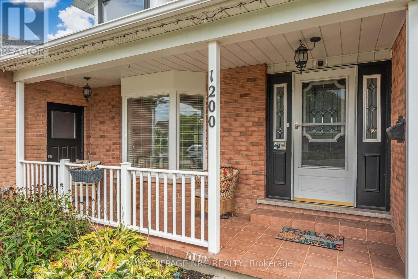 1200 PETTIT ROAD — Fort Erie (Crescent Park), Ontario - Photo 3 of 50