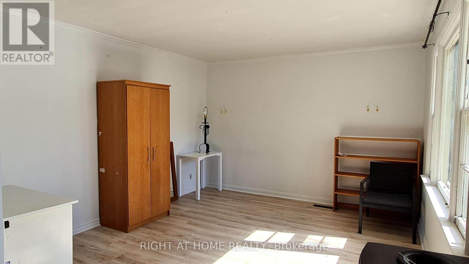 310 GREY STREET - Photo 4 of 26, London East (East K), Ontario