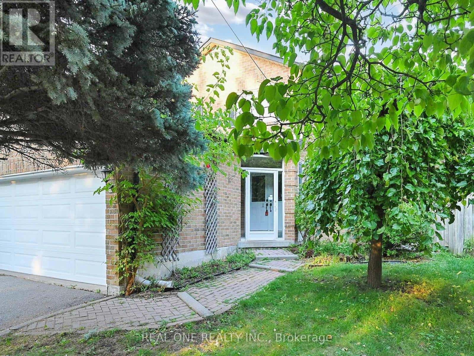 355 CHURCH STREET S — Richmond Hill (Observatory), Ontario - Photo 2 of 24