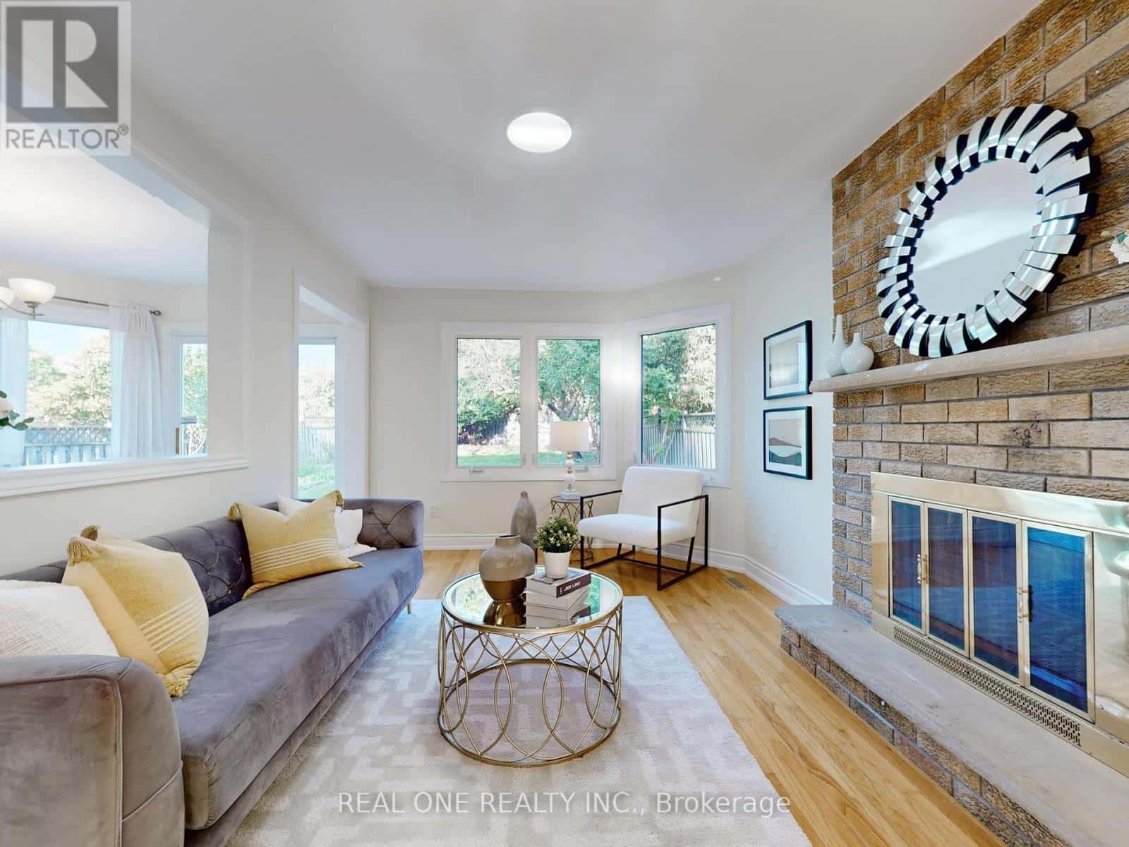 355 CHURCH STREET S — Richmond Hill (Observatory), Ontario - Photo 5 of 24