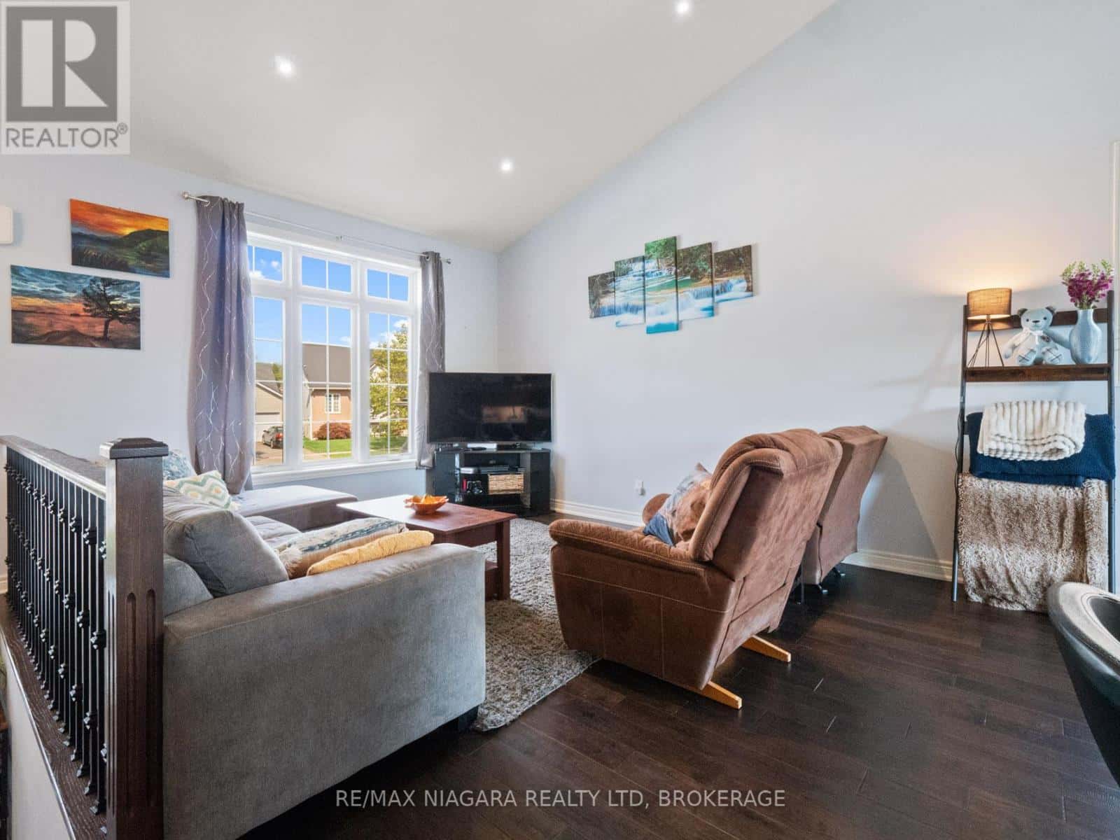 3597 CARVER STREET — Fort Erie (Stevensville), Ontario - Photo 5 of 30