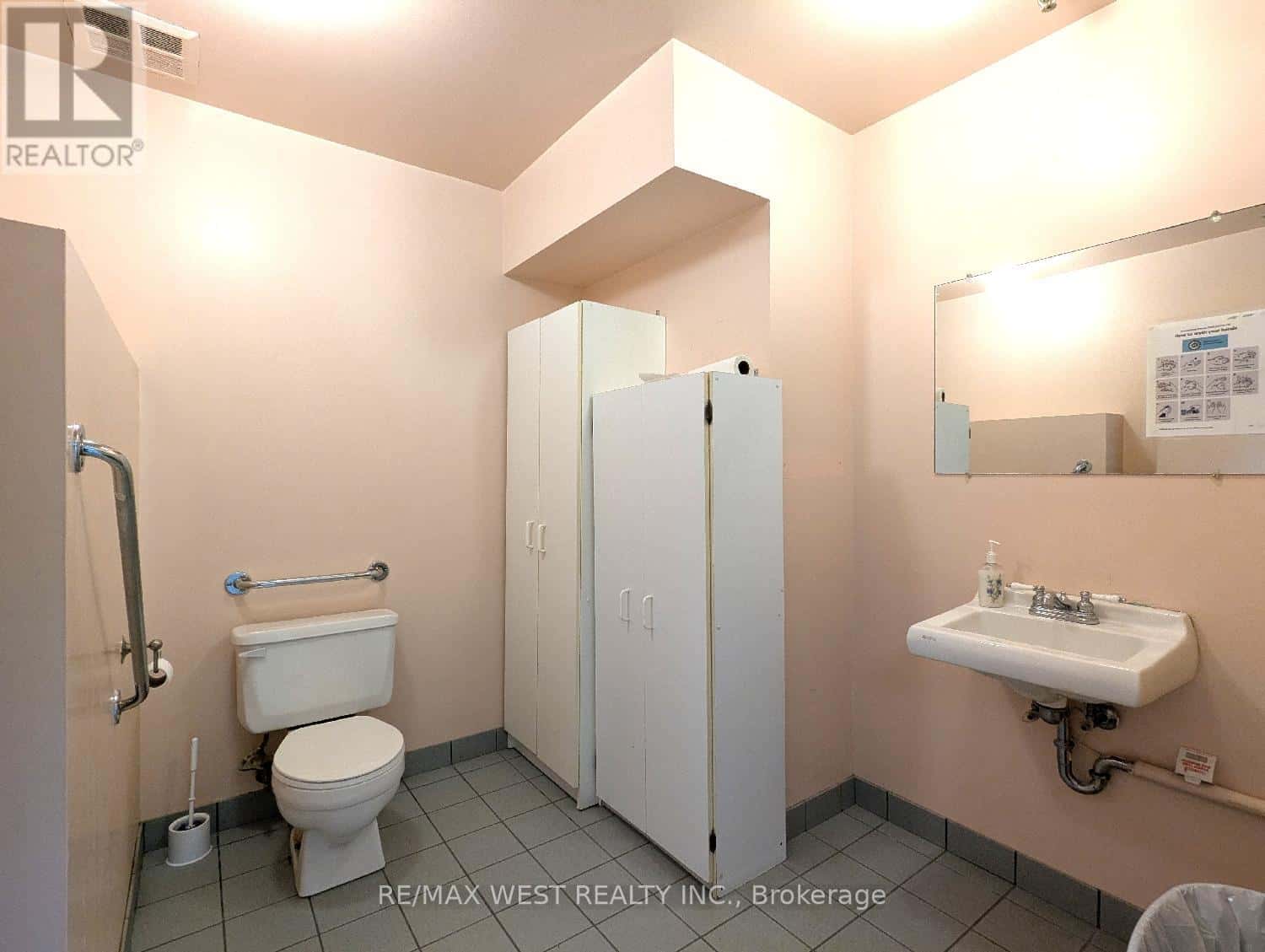 UNIT 2 - 2468 EGLINTON AVENUE W — Toronto (Beechborough-Greenbrook), Ontario - Photo 4 of 14