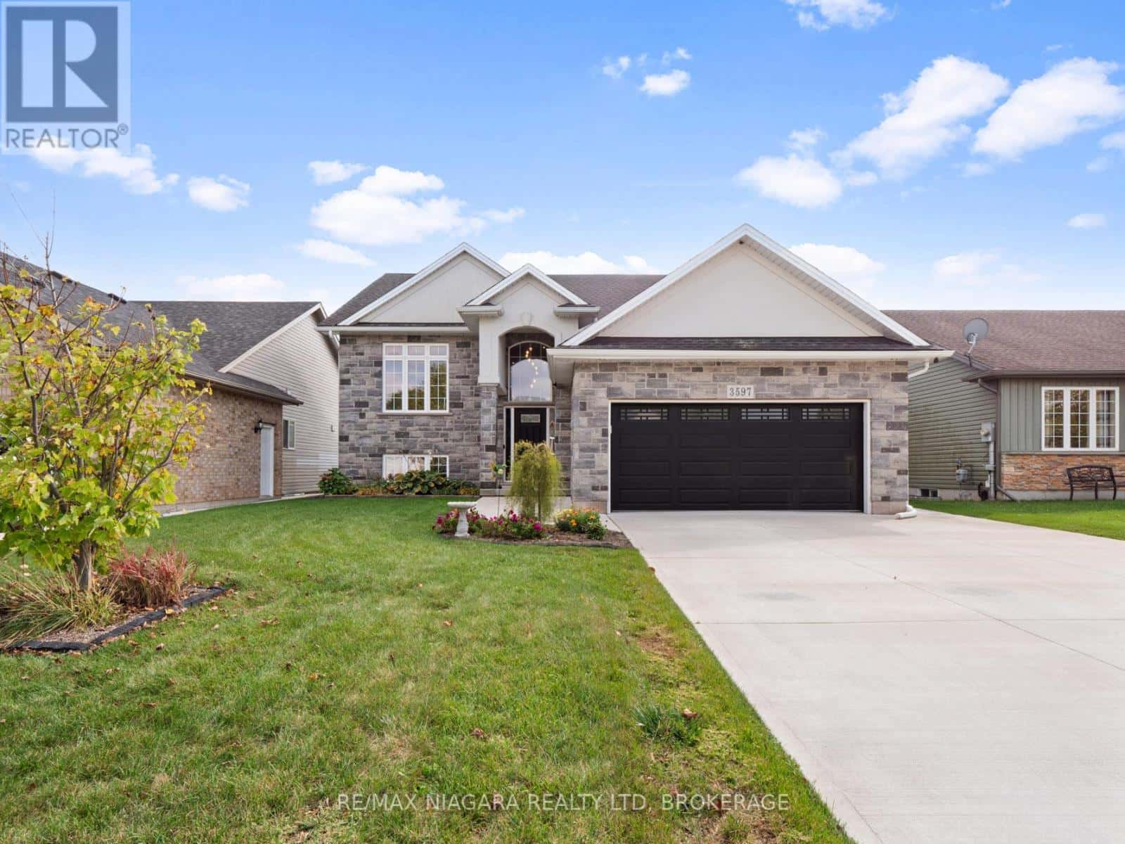 3597 CARVER STREET — Fort Erie (Stevensville), Ontario - Photo 2 of 30