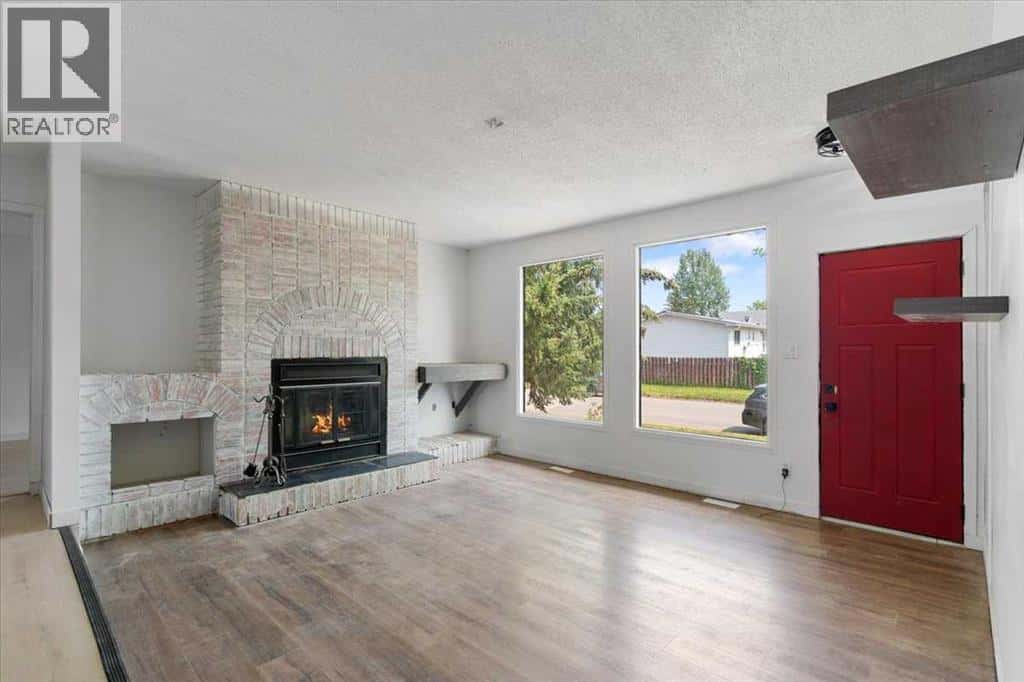 10407 103 Avenue — Hythe, Alberta - Photo 4 of 18